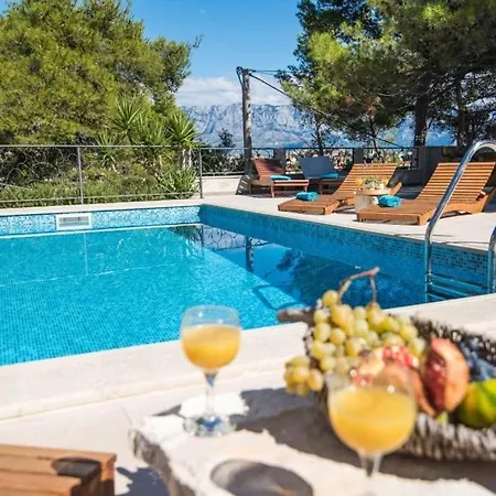 Holiday Home Sumartin * سومارتين