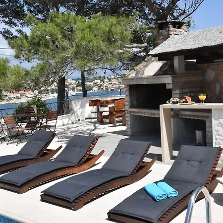 Holiday Home Sumartin بيت للعطل *