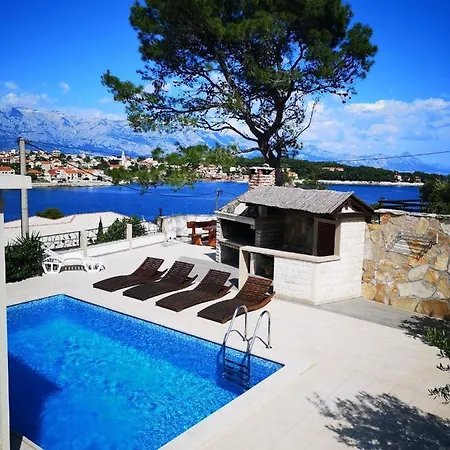 Holiday Home Sumartin بيت للعطل *