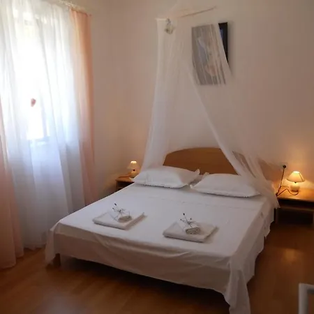 Holiday Home Sumartin بيت للعطل سومارتين