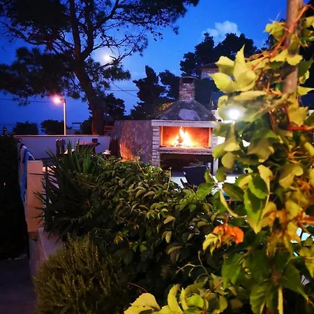 Holiday Home Sumartin بيت للعطل سومارتين