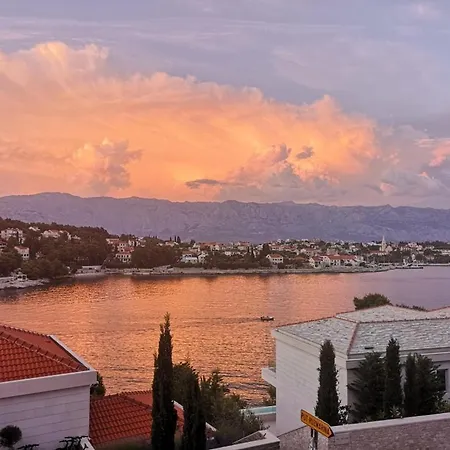 Holiday Home Sumartin بيت للعطل