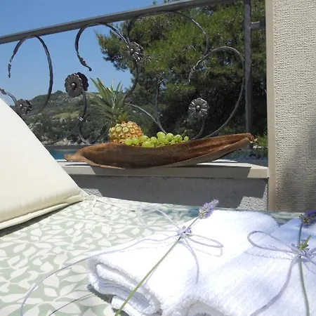 Holiday Home Sumartin * سومارتين